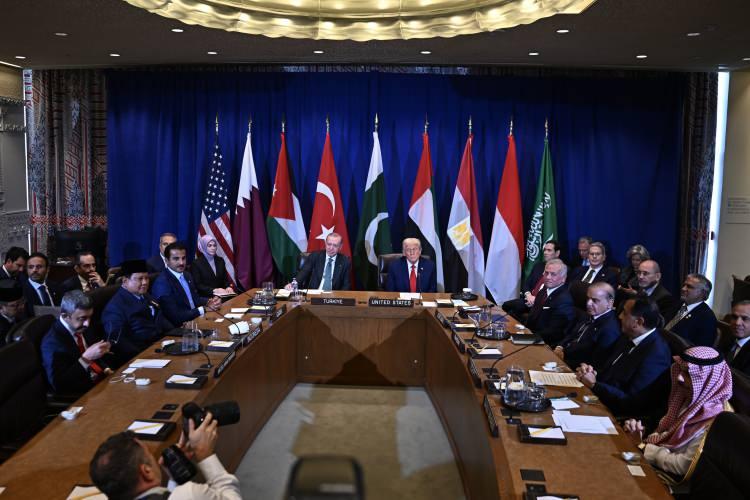 <p>Ayrıca dış basın, Cumhurbaşkanı Erdoğan'ın ABD Başkanı Donald Trump ile Müslüman liderler arasında gerçekleşen Gazze görüşmesinin sonuçlarına dair açıklamalarına da dikkat çekti.</p>
