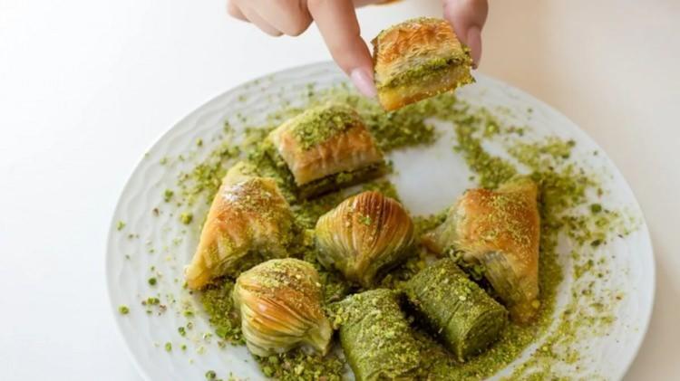 <p><strong>Fıstıklı Special Baklava</strong> / Gıda Boyası Tespiti</p>

<p><strong>Fıstıklı Sarı Burma Baklava</strong> / Gıda Boyası Tespiti</p>

<p><strong>Tereyağı </strong>(% 82 Süt Yağlı / Süt Yağı Harici Yağ Tespiti</p>
