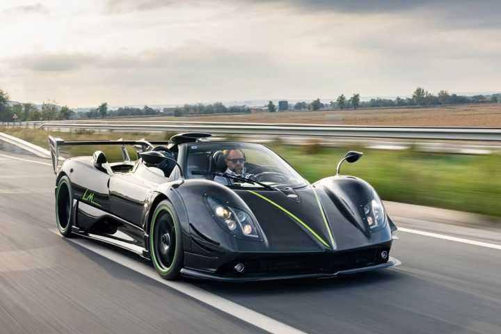 <p><span style="color:#B22222"><strong>Pagani Zonda</strong></span></p>

<p> </p>

<p>Süper otomobil dünyasının ikonlarından olan Zonda, hem sanatsal tasarımı hem de yol tutuşu ve aerodinamik performansıyla öne çıkar. Her detayı en iyi sürüş deneyimi için tasarlanmıştır.</p>
