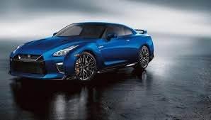 <p><span style="color:#B22222"><strong>Nissan GT-R</strong></span></p>

<p> </p>

<p>Takma adı "Godzilla" olan GT-R, ATTESA E-TS Pro dört tekerlekten çekiş sistemi ve gelişmiş yol tutuş kontrolü ile gücünü yola en iyi şekilde aktarır. Virajlarda sergilediği performans, ağırlığına rağmen şaşırtıcıdır.</p>
