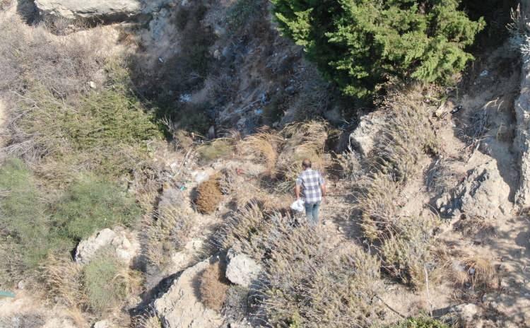 <p>Şimşek'in kendisini kurtarmak için gelen ekiplere sarp kayalıklarda yetişen ve birçok hastalığa iyi geldiği söylenen bir otu topladığını söylemesinin ardından ekipler bölgeden ayrıldı. </p>