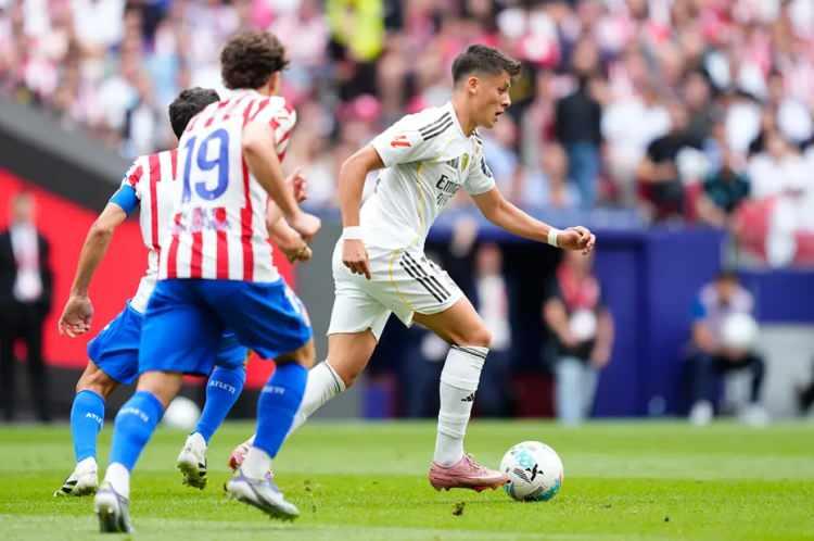 <p>Milli futbolcunun derbideki performansı İspanyol basınında da geniş yer buldu. </p>
