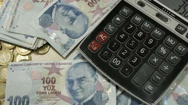 <p><strong>İŞ BANKASI</strong></p>

<p>İş Bankası, emekli maaşını İş Bankası'na taşıyanlara veya halihazırda SGK (Emekli Sandığı, SSK ve Bağ-Kur) emekli maaşını İş Bankası'ndan alan müşterilere 15.000 TL'ye varan nakit promosyon ve ek ayrıcalıklar sunuyor.</p>

<p> </p>

<p>Emekli promosyon kampanyası, 1-30 Eylül 2025 tarihleri arasında geçerlidir.</p>
