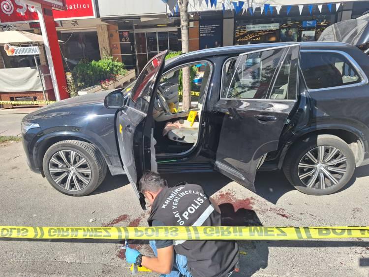 <p>Çevredekilerin haber vermesi üzerine olay yerine polis ve sağlık ekipleri sevk edildi.</p>