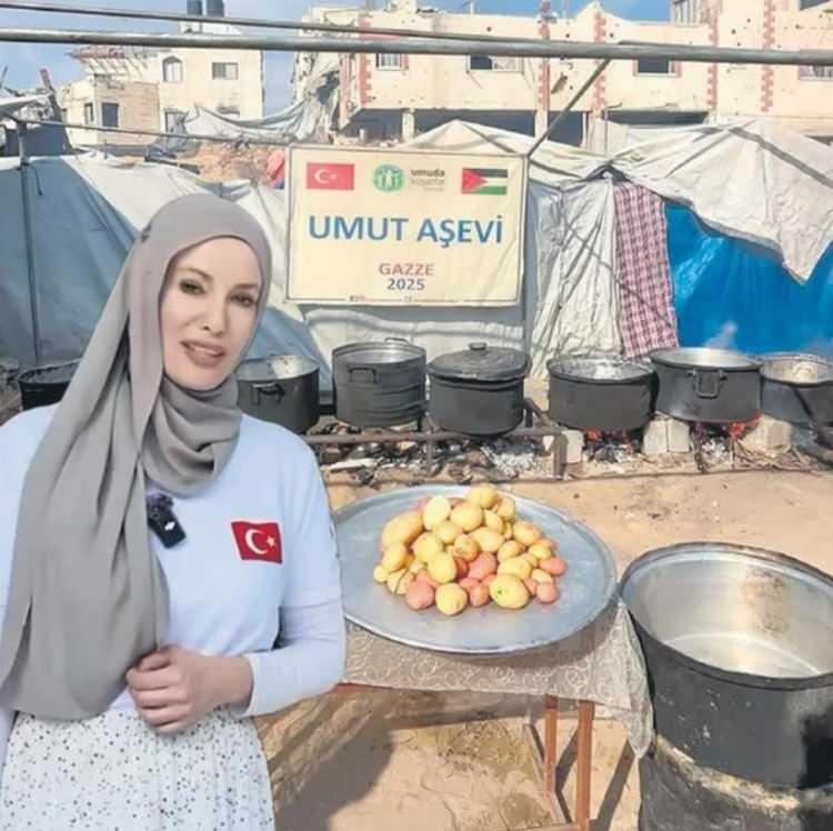 <p>Geçtiğimiz günlerde fırını iki kez bombalanan Özçelik yılmadı ve üçüncü aşevini de kurdu. Özçelik,<strong> “Gazze’de hayat her anlamda büyük bir mücadele. Bizler, ekmek, sıcak yemek ve temiz su dağıtarak bölgedeki insanlara ‘Yalnız değilsin’ diyoruz”</strong> dedi.</p>

<p> </p>
