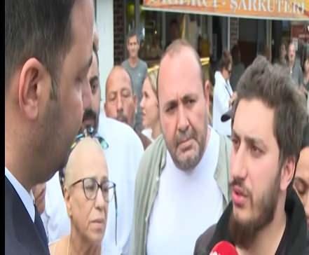 <p>Öte yandan ölüm haberini oğlu Tuğberk Yavuz, sanatçının sosyal medya hesabından duyurdu.</p>

<p>Tuğberk Yavuz paylaşımında, <em><strong>"Üzücü bir haber paylaşmak üzere bu mesajı yayınlıyorum. Sosyal medyada yayınlanan intihar haberleri asılsızdır. Güllü’yü bu gece yaşanan elim bir kaza sonucu kaybetmiş bulunmaktayız. Başımız sağ olsun"</strong></em> dedi.</p>
