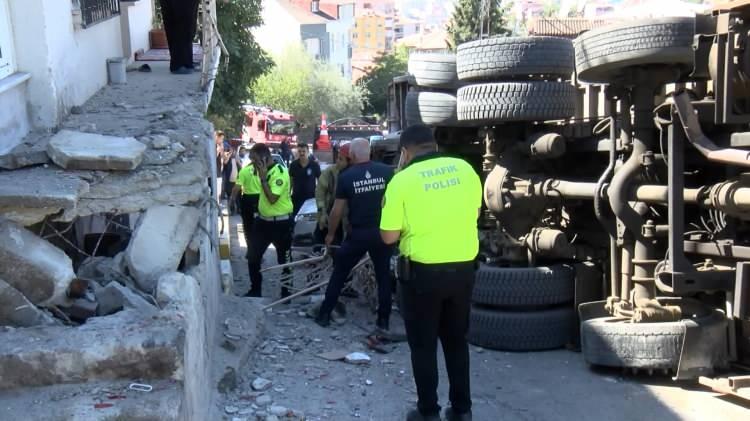 <p>Mahallelilerin tedirginlik yaşadığı kazada, şoför Niyazi Yüzügüleç yaralandı. </p>
