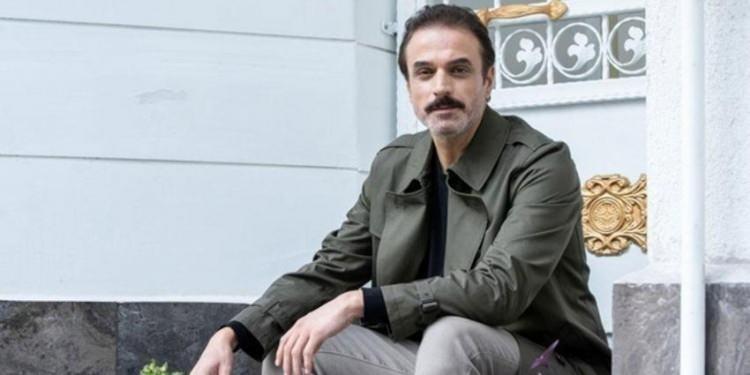 <p>Sosyal medyada çıkan intihar iddialarıyla gündeme gelen oyuncu Ufuk Özkan'ın intihar girişiminde bulunduğu öne sürülmüştü.</p>
<p> </p>