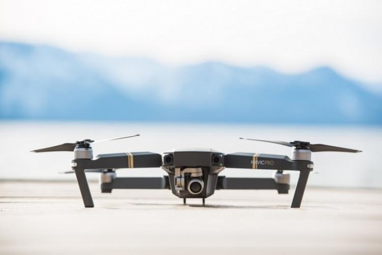 <p><span style="color:#B22222"><strong>Drone + profesyonel kamera seti</strong></span></p>

<p> </p>

<p><br />
Fotoğrafçılığa meraklı olanlara alternatif yatırım.</p>
