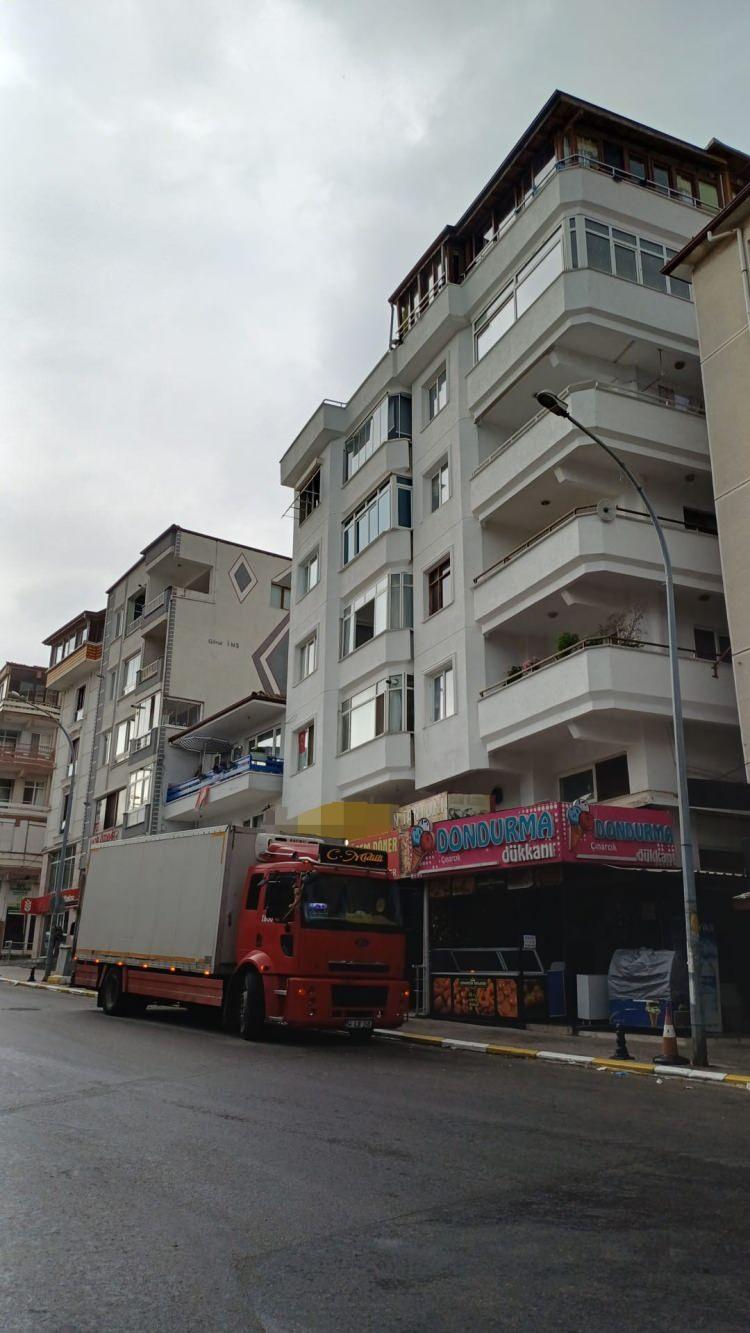 <p>"Bu nedir lan" sözünü neden söylediği bilinmiyor.</p>

<p> </p>
