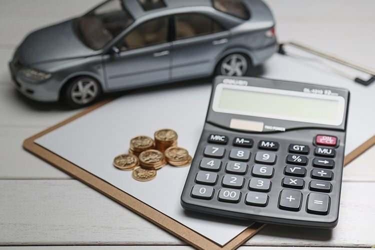 <p>Avrupa Birliği ve Serbest Ticaret Anlaşması dışında kalan ülkeler için uygulanacak yeni vergiler şöyle:</p>

<p>-Konvansiyonel ve hibrit (plug-in hariç) otomobiller için yüzde 25 veya minimum 6 bin ABD Doları/adedin yüksek olanı</p>
