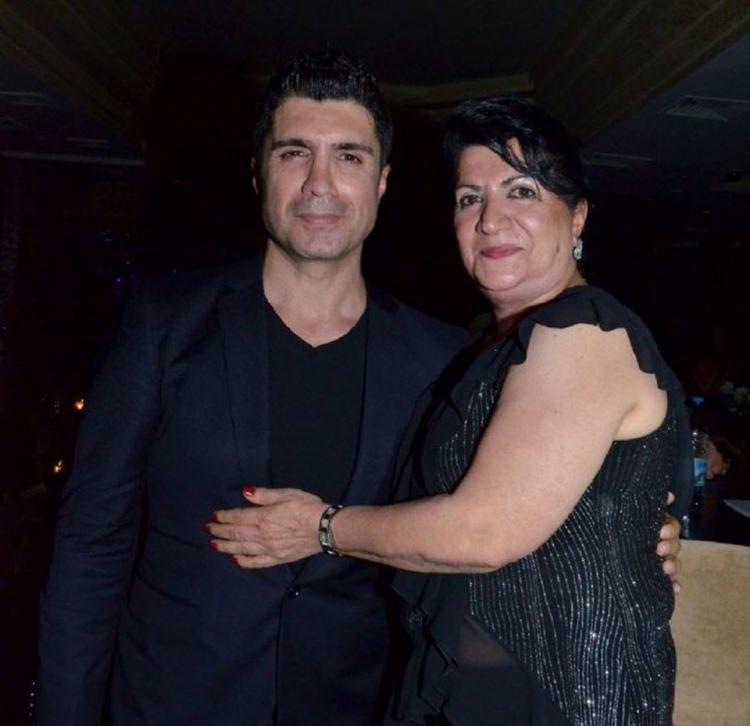<p><strong>Oğullarına barış çağrısında bulunan anne Deniz'in de ısrarlarıyla kısa bir süre önce ünlü şarkıcı abisine iki villa verdi ve protokol imzalayarak zeytin dalı uzattı. Ancak ikili arasındaki gerilim bitmedi.</strong></p>
