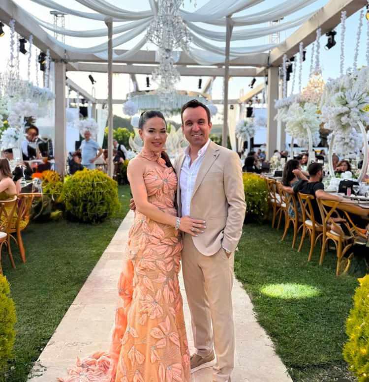 <p>Sanıkların üzerlerine atılı suçlamayı kabul etmedikleri kaydedilen iddianamede, Özlem Altınok Öz, Tayyar Taylan Öz ve İbrahim Karaorhanlı hakkında "mal varlığı değerlerinin gayri meşru kaynağını gizlemek" suçundan 3 yıldan 7 yıla kadar hapis cezası talep edildi.</p>
