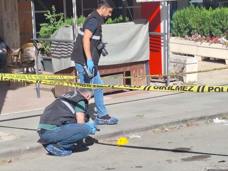 <p>İnşaat işiyle uğraşan iş adamı Z.E. ile şoförü Z.Ş. arasında 06 EZD 779 plakalı cipte tartışma çıktı.</p>
