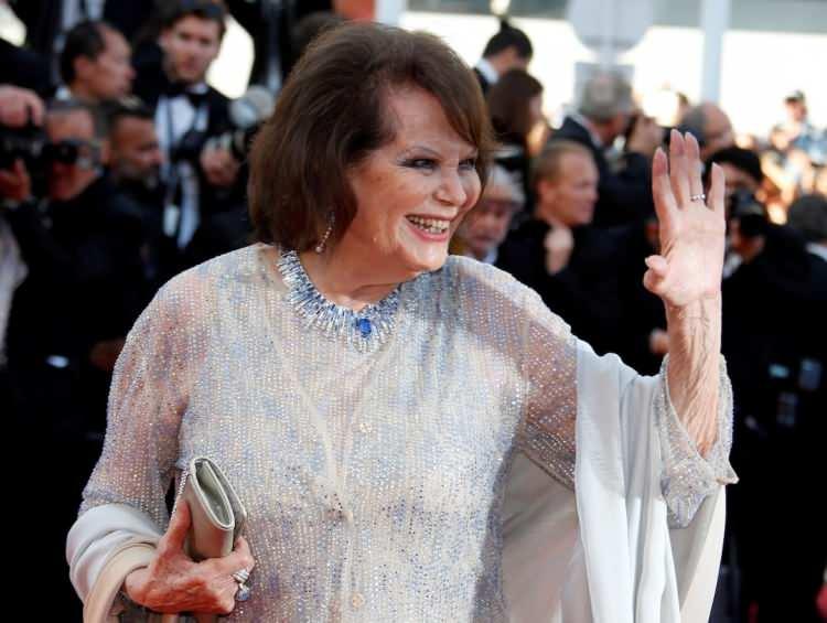 <p><span style="color:#A52A2A"><strong>Cardinale, ayrıca 27. İstanbul Film Festivali'nde Yaşam Boyu Başarı Ödülü'ne layık görüldü.</strong></span></p>
