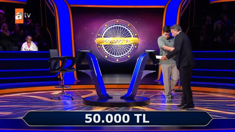 <p><strong>50 BİN TL KAZANDI</strong></p>

<p> </p>

<p><strong>Doğru cevabın Cevdet Sunay çıkmasınına ardından yarışmacı 50 bin TL kazanarak programa veda etti. </strong></p>

