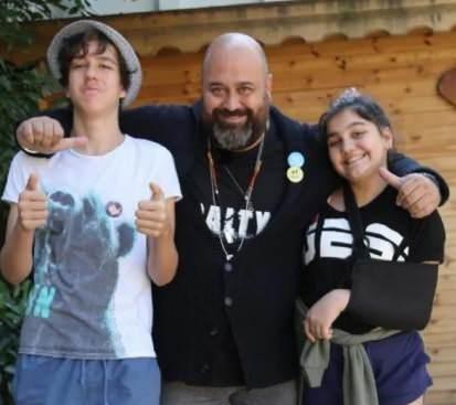 <p> Deniz Sivrioğlu'na 'Aynı babası', 'Babasına benziyor' gibi yorumlar yapıldı.</p>
