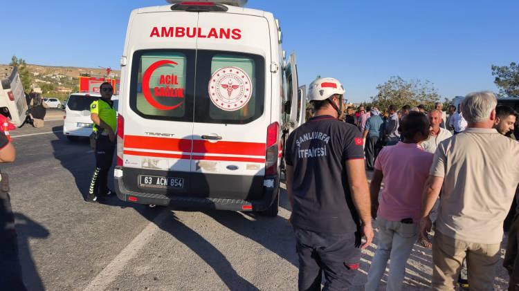 <p><strong>ŞANLIURFA'DA FECİ KAZA</strong></p>

<p>Şanlıurfa’da tütün işçilerinin taşındığı servis minibüsü, lastiğinin patlaması sonucu devrildi. Kazada 20 kişi yaralandı.</p>
