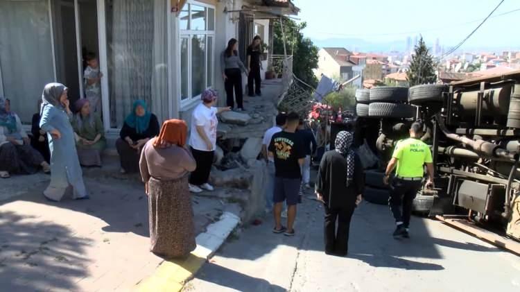 <p>Kaza, saat 12.00 sıralarında Dumlupınar Mahallesi Trabzon Caddesi'nde meydana geldi. </p>