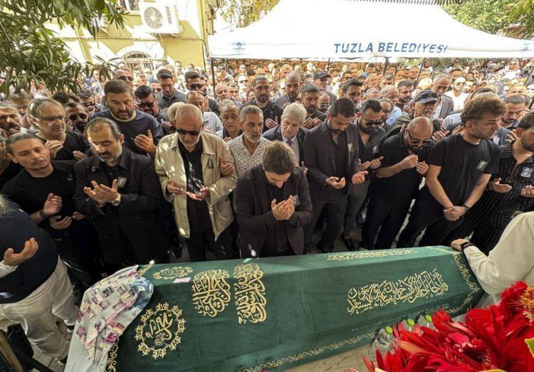<p>Ayrıca sosyal medyada dolaşan videolara eklenmiş olabilecek sahte ses efektlerine karşı da uyardı.</p>
