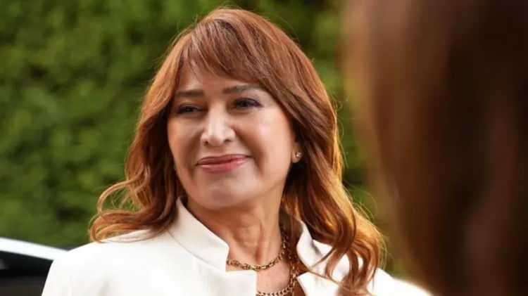 <p><strong>DEMET AKBAĞ</strong></p>

<p> </p>
