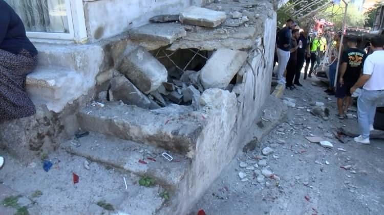 <p>İddiaya göre, Niyazi Yüzügüleç'in idaresindeki 34 MMD 041 plakalı traktör yüklü kamyon, yokuşu çıkamayınca geri geri kaymaya başladı. </p>