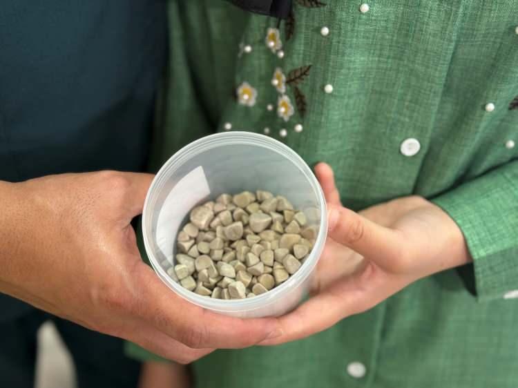 <p><strong>"AĞLATACAK DERECEDE AĞRILARDI"</strong></p>

<p> </p>

<p><strong> Öztürk, süreci<em><span style="color:#800080"> "Ağlatacak dereceye getiren ağrılardı. 287 taş denince çok şaşırdık, çakıl taşı resmen. Şu an kendimi çok iyi hissediyorum"</span></em> ifadesiyle anlattı</strong></p>
