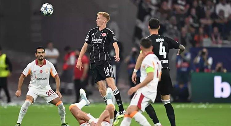 <p>Bizler de <strong>Haber7 spor sevisi</strong> olarak Sarı-kırmızılı takımın Liverpool ile Devler Ligi'nde oynayacağı karşılaşmayı yapay zekaya yorumlattık.</p>
