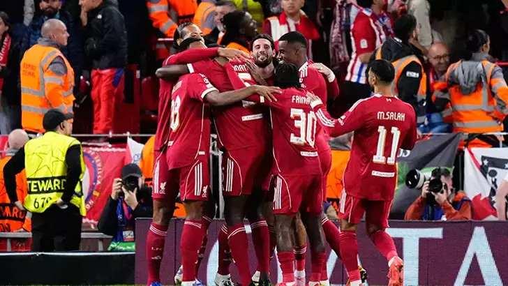 <p>Liverpool'un sahip olduğu yıldız futbolcular ile maçın doğal favorisi olduğunu aktaran yapay zeka, daha önce 'Kırmızılar'ın İstanbul'da Galatasaray'ı 3-2 mağlup edeceğini belirtmişti.</p>
