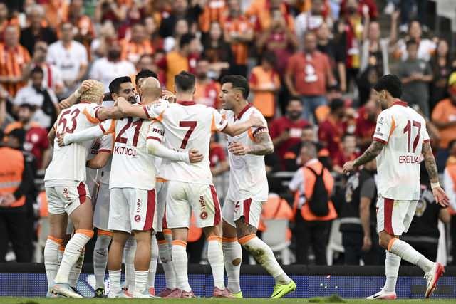 <p><strong>GOLLERİ KİM ATAR?</strong></p>
