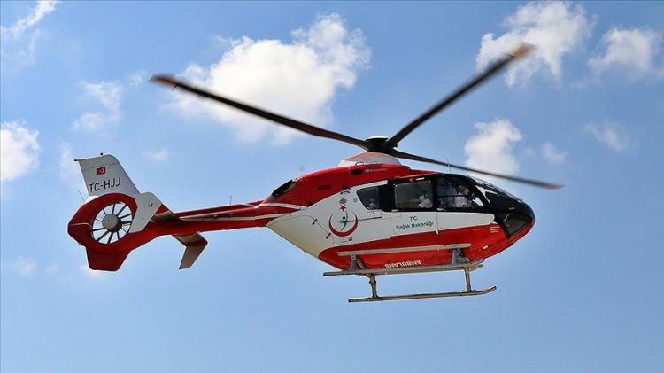 <p>Helikopter ambulanslarla 2008'den itibaren acil sağlık hizmeti sunduklarını anımsatan Çınar, "2025 yılı 8 aylık dönemde yaklaşık 4 bin saatlik uçuşla 2 bin 600 vaka taşıdık." bilgisini verdi.</p>
