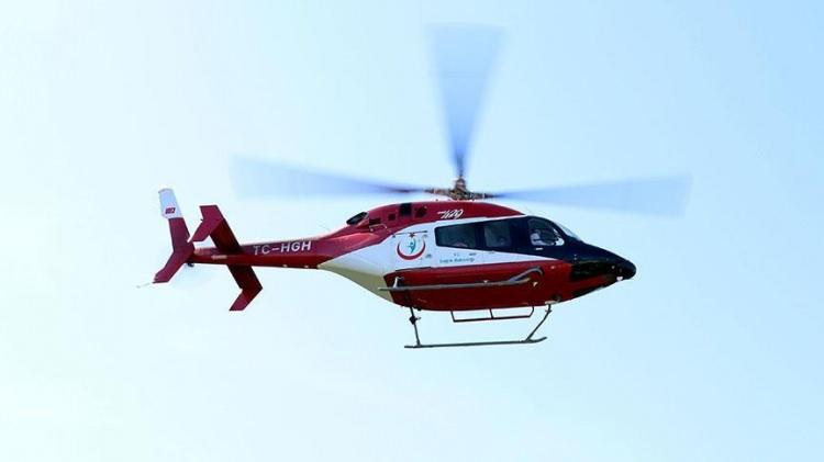 <p>Çınar, hastaneler arası hasta nakillerinin yanı sıra deprem, sel, çoklu trafik kazası gibi durumlarda sağlık tesislerine helikopterler ambulanslarla hizmet verildiğini belirterek, "2008 yılında hizmet vermeye başladığımız günden itibaren ise yaklaşık 50 bin vatandaşımıza helikopter ambulansımız ile hizmet sunduk." dedi.</p>
