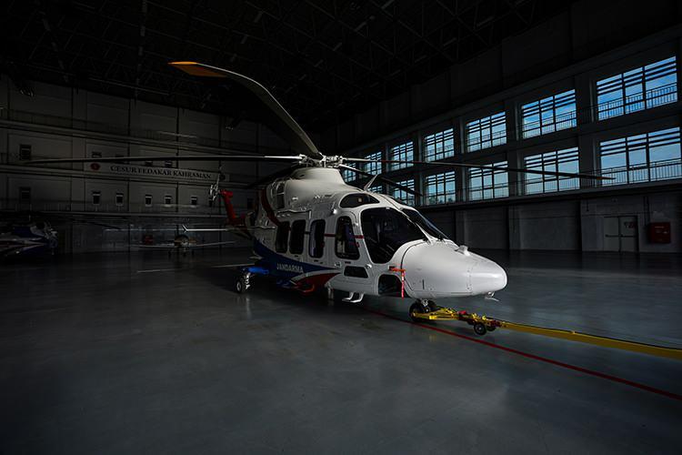 <p>Acil Sağlık Hizmetleri Genel Müdürü Çınar, helikopter ambulansların 15 bölgede hizmet verdiğini bildirerek, şu bilgileri paylaştı:</p>

<p> </p>
