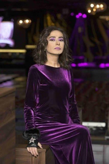 <p><span style="color:#FF0000"><strong>İLK KEZ KONUŞTU: HAYATIMDA İLK DEFA OLDU</strong></span></p>

<p><strong>Geçtiğimiz günlerde sahnede yaşadığı olay hakkında ilk kez konuşan Tilbe, "Hayatımda ilk defa oldu. İlk dil altı hapımı aldım bugün. Allah'a şükürler olsun. Kendimi değişik hissediyorum.</strong></p>
