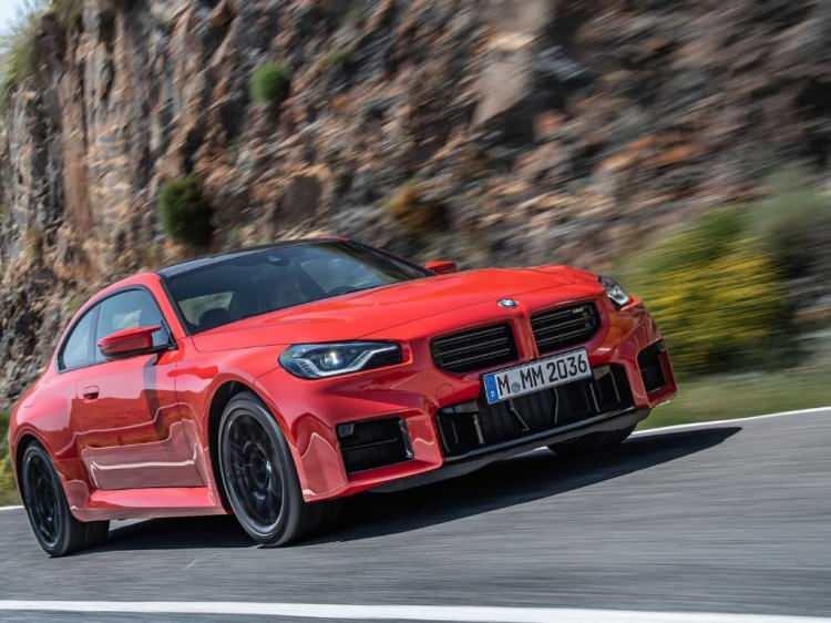 <p><span style="color:#B22222"><strong>BMW M2</strong></span></p>

<p> </p>

<p>Kompakt boyutları ve güçlü motoruyla M2, yol tutuşu ve sürüş dinamikleri konusunda BMW'nin en iyi modern modellerinden biridir.</p>
