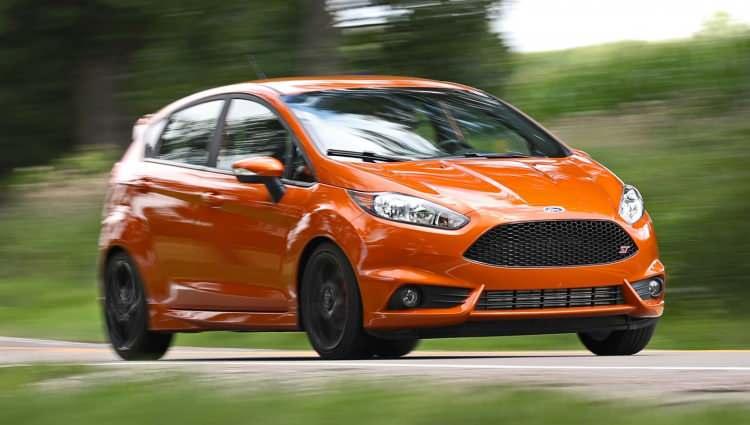 <p><span style="color:#B22222"><strong>Ford Fiesta ST</strong></span></p>

<p> </p>

<p>Ulaşılabilir fiyatına rağmen sınıfının çok ötesinde bir yol tutuşu ve sürüş keyfi sunan bu küçük hot hatch, sürücüsüne büyük bir güven verir.</p>
