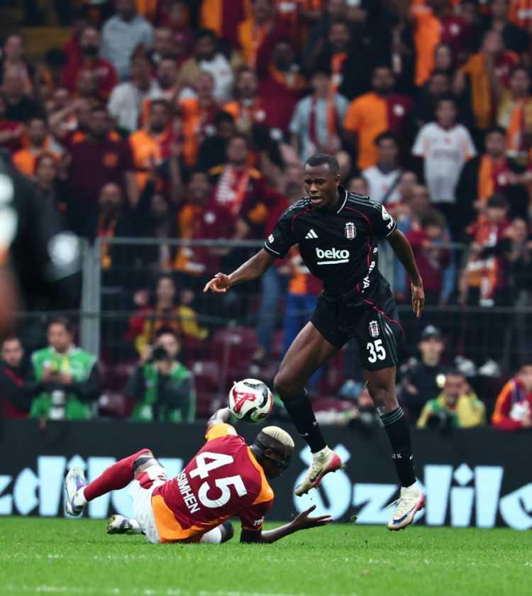 <p>İşte Galatasaray - Beşiktaş derbisinin ekrana yansımayan kareleri...</p>
