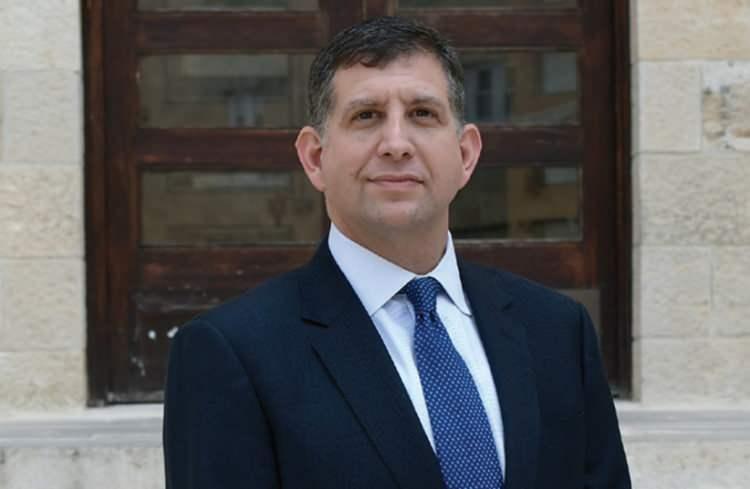 <p><span style="color:#B22222"><strong>40- SAM GRUNDWERG</strong></span></p>
