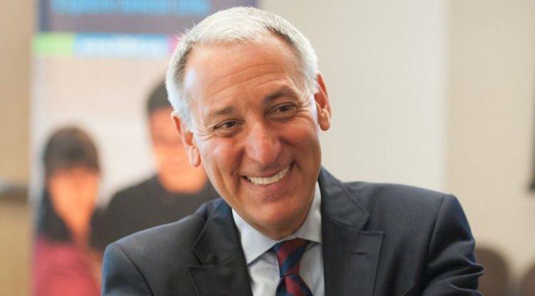 <p><span style="color:#B22222"><strong>22- ERİC FİNGERHUT</strong></span></p>
