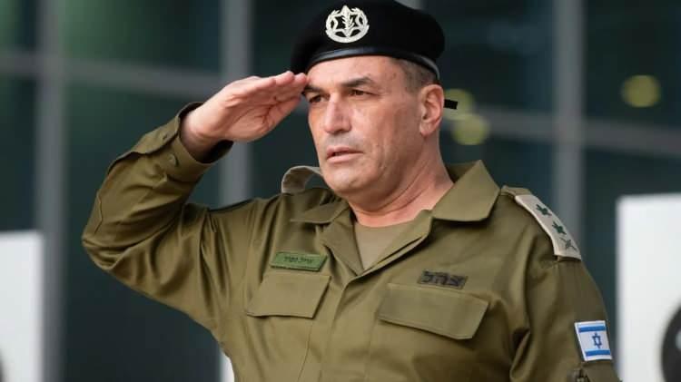 <p><span style="color:#B22222"><strong>4-EYAL ZAMİR</strong></span></p>

<p>Mart 2025 yılında İsrael Katz tarafından Savunma Bakanlığı görevini devralan Eyal Zamir İsrail’in en etkili isimleri arasında yerini almayı başardı.</p>

<p><span style="color:#B22222">​</span> Zamir, Gazze Şeridi’nin işgali için ordu düzeni ve gerekli olan stratejik planları hazırlayarak İsrail hükümeti için kritik bir öneme sahip.</p>
