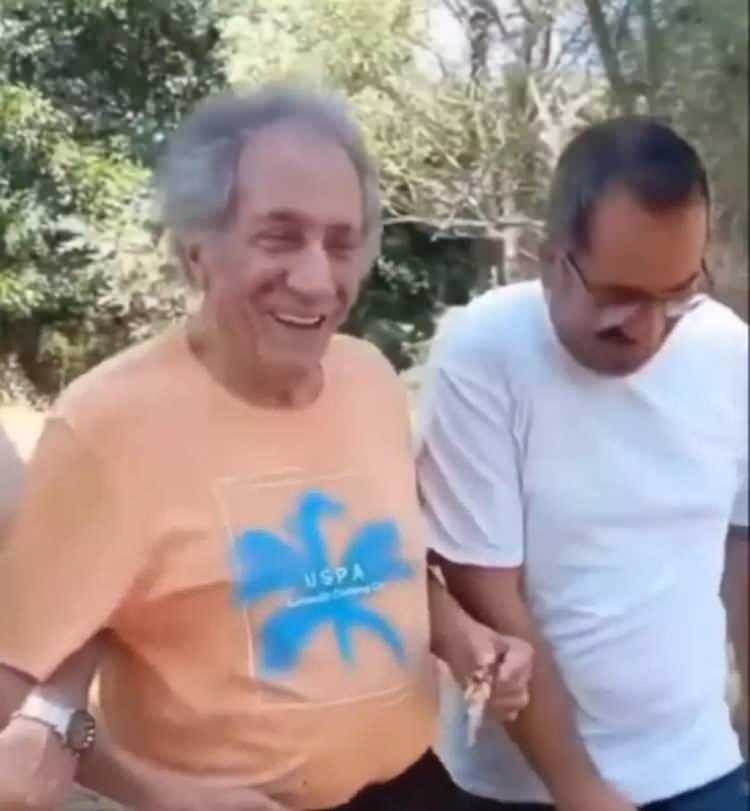 <p><span style="color:#000000"><strong>SOSYAL MEDYADA GÜNDEM OLDU</strong></span></p>

<p>İzzet Altınmeşe’nin son hali, sosyal medyada kısa sürede gündeme oturdu.</p>

<p> </p>
