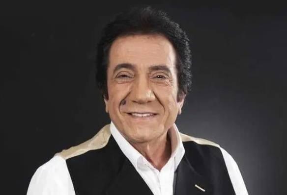 <p><span style="color:#B22222"><strong>“ALLAH EVLAT ACISINI KİMSEYE YAŞATMASIN”</strong></span></p>

<p>Evlat acısıyla sarsılan usta sanatçı, o dönemde yaptığı açıklamada duygusal ifadeler kullanmıştı. Altınmeşe,<span style="color:#000000"><em><strong> “Yakın zamanda bize emanet edilen evladım Ali Murat’ın cenazesine lütfedip gelen, gelemeyen, uzaktan ya da yakından seven herkese teşekkür ediyorum. Allah evlat acısını kimseye tattırmasın. Allah evlatlarınızı bağışlasın.”</strong></em></span> sözleriyle acısını dile getirmişti.</p>
