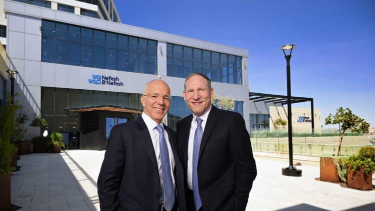 <p><strong><span style="color:#B22222">29- HAHAM YEHOSHUA- TONY GELBART</span></strong></p>
