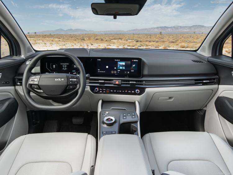 <p>Yeni Kia Sportage'ın iç mekanında markanın diğer yeni modellerindeki gibi 12.3'er inçlik ekran yer alıyor.</p>

