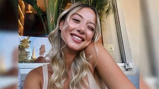 <p><span style="color:#800080"><em><strong>"Bir röportaj için davet edildim. Sonra müsait olmadığım için gidemedim. Şimdi isim vermeyeyim, tanınan bir isim. Ve gitmediğim için benim 10 tane konserim iptal edildi. Bu isim kendisi de şarkıcı."</strong></em></span></p>
