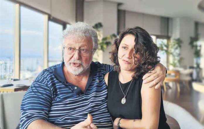 <p><strong>37 yıl önce evlilik dışı bir ilişkiden dünyaya gelen ikizlerden Duygu Nebioğlu, geçtiğimiz aylarda Akpınar'a açtığı babalık davasını kazandı, DNA testi ve mahkeme kararıyla Akpınar'ın öz kızı olduğunu kanıtladı.</strong></p>
