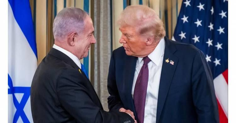 <p>İsrail’in önde gelen gazetesi Haaretz, İsrail Başbakanı Binyamin Netanyahu’nun Trump’la yürüttüğü politikaların ülkeyi uluslararası izolasyona ve diplomatik çöküşe götürdüğünü Türkiye'nin denklemi kökten değiştirdiğini yazdı.</p>
