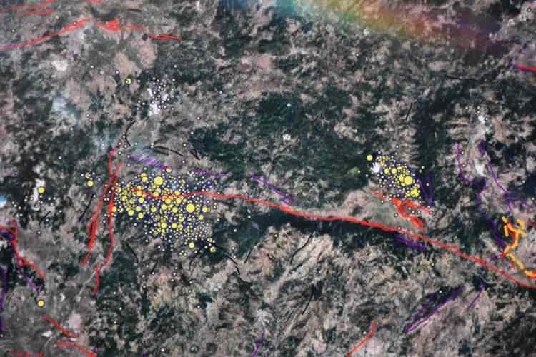 <p><strong>"Simav zonu, uzun bir fay. 200 kilometre uzunluğunda. Fayın doğu kısmında 1970 yılında, Gediz depremi oldu. </strong></p>
