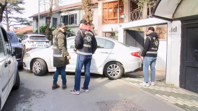 <p><span style="color:rgb(67, 67, 67)">Barım'ın, sahibi olduğu ID İletişim Danışmanlık Anonim Şirketine bağlı sanatçılarla birlikte sosyal medya hesapları üzerinden Gezi kalkışmasının başından itibaren gösterilerin temel olarak örgütlendiği alan olan X'te "occupyturkey "ve "DirenGeziParkı" isimli etiketleri sistemsel olarak paylaştıkları da iddianamede yer alıyor.</span></p>
