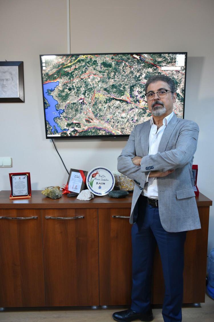 <p>İncelemelerinin ardından değerlendirmede bulunan Prof. Dr. Hasan Sözbilir, şöyle konuştu:</p>

